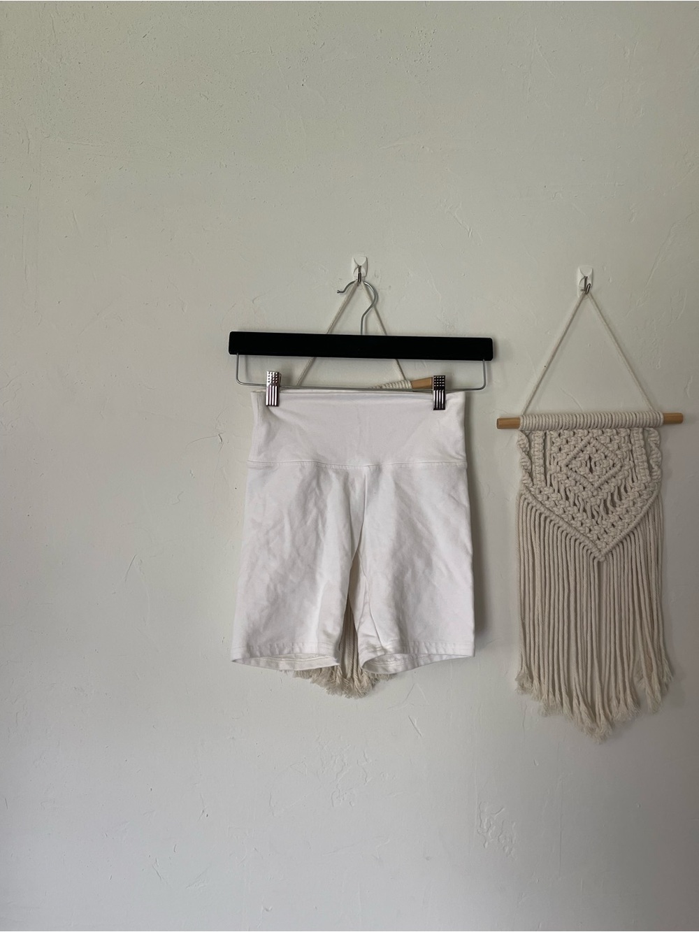 Aritzia TNA white bike shorts - Picture 2 of 6